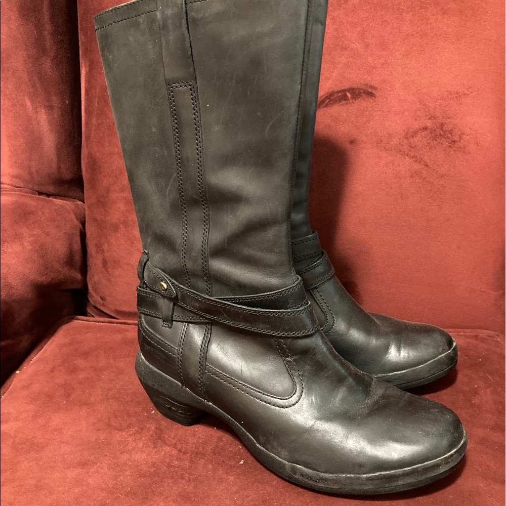 Merrell mid-calf black boots. Size 8.